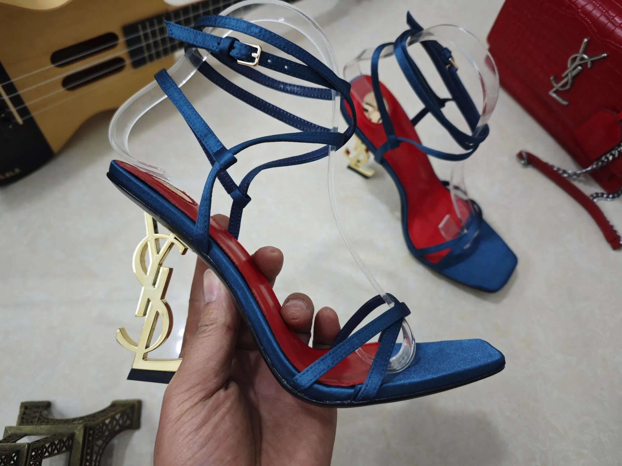 👟👟Ex-factory price 540👟👟【Saint Laurent】Yves Saint Laurent, high-heeled YSL high heels💃2025 early spring counter synchronizes the latest styles, YSL, decoration👠 Classic and high-quality glamorous masterpieces, the hottest autumn and winter series in the counter, with temperament, fashion, classic and attractive design style 😌The effect on the feet is particularly beautiful〰️, the materials are imported from Italy 🇮🇹 calf, imported black sheepskin, lining, and foot pads; sheepskin, stiletto high heels, size 35-41 (34.41.42 must be customized, non-refundable) outsole; imported genuine leather outsole, with full counter packaging